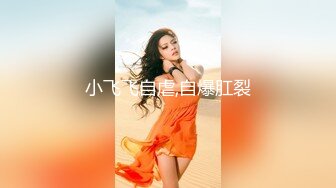 城中村探花小巷子星期天下午扫街到两个很有味道的站街少妇坐摩托车等客女+眼镜文化范少妇