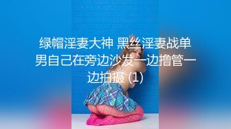 美女吃鸡啪啪 在沙发被大鸡吧老外无套猛怼 颜射吃精 真能射