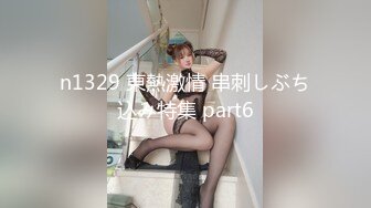 漂亮少妇戴着眼镜,一穿上情趣内衣就变得风骚无比