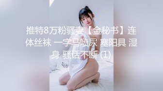 妹子怎么就坐地板砖上玩起来了