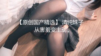 【新片速遞】  餐厅女厕超近距离偷拍眼镜妹嘘嘘❤️小嫩B刚刮过B毛