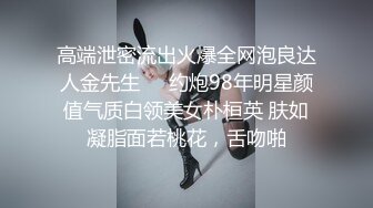 三个大美妞同床颜值身材都不错 一起玩我的大鸡巴 呻吟浪叫不断