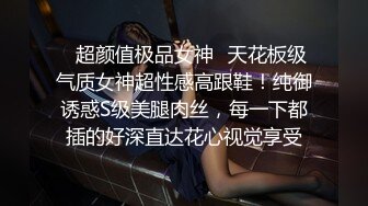 一番运动后,菊花瘙痒难耐,两个肌肉男互相解痒 上集