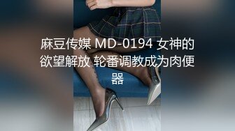 《贵在真实露脸性爱》特别会骚叫的长发苗条美眉抠两下就流水脱光全程主动，女上M腿使劲肏张着嘴尖叫不停一路肏到卫生间