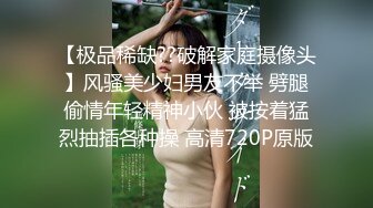  深夜无套爆草蹂躏小婊妹，全程露脸乖巧听话，听狼友指挥揉奶玩逼极品大屁股