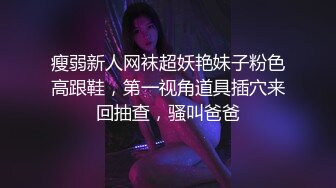 高颜值妹子营养快线抹逼道具自慰，按摩器插入快速抽插无毛逼逼非常诱人，很是诱惑喜欢不要错过