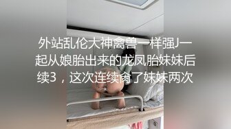 [无水印]儿子在复习功课，老婆刚洗完澡，忍不住吃了起来，把老婆顶在门槛，硬死我了