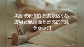 老婆终于不在家,瞅准机会把早已惦记上的妹子叫来做客,现在终于艹到了