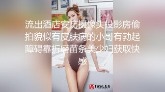 刚生完孩子不久的大美妞奶子涨的巨大，奶水用不完，哥几个上去啃两口尝尝外国母乳啥味道