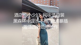 色胆包天坑神潜入某公司女厕独占坑位隔板缝中现场实拍超多小姐姐方便，排前在拍后逼脸同框有好比