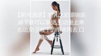 两个大妈穿睡衣玩自拍