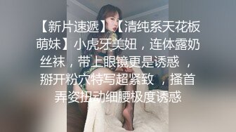 骚骚的小宝贝全程露脸一个人在宾馆跟狼友撩骚，自己揉奶子玩逼自慰呻吟，奶头都立起来了淫声荡语不断真骚