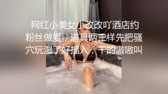 少妇太饥渴了，小女儿还在旁边就勾引情妇做爱