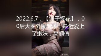 父母的乖女兒,呆萌可愛眼鏡學生妹閨房背著父母褕褕玩,青春肉體壹覽無余