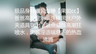 寂寞人妻床上玩自拍