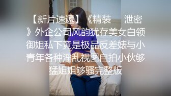 破解家庭摄像头偷拍❤️校服哥偷看妈妈换衣服，全裸跳抖奶舞放假在家还跟妈妈一起睡觉