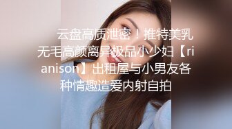 商场偷拍专心玩手机美女竟然毫无察觉