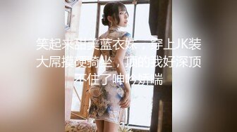 年轻妹子聚集地游泳馆女士换衣淋浴间内部真实偸拍好多穿比基尼的妹子来玩奶子很有弹性的美眉很小心对着镜头看了半天