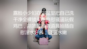 高颜值美妞大树下玩尿尿