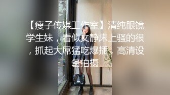 无套操大奶美眉 这对奶子妹子要抱着操 否则晃的疼 鲍鱼肥美