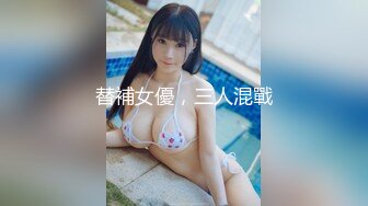 官方售价39元 一对好闺蜜一起逛街被一箭双雕抄底黑裙美女穿着紫色花内勒出深深屁股缝