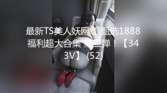 兄弟出差，让我照顾一下他女朋友，买点水果去到家里，就被她女友把我给摁下狠狠艹了一次！屁股是真的漂亮！