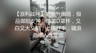 肉感大奶骚熟女，洗完澡吃点水果再开操