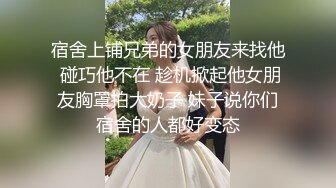 剧场后台偷拍演员上场前换衣服热身