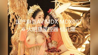 商场女厕偷拍 看电影刚出的小美女的闺蜜