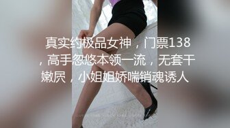 大神旅游景区一路走一路抄底众多的美女少妇眼界大开 (17)