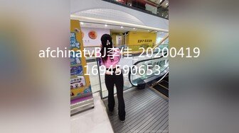 广州大型成人用品展大奶模特各种无底线故意漏奶漏毛 (1)