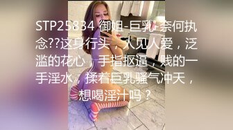 漂亮眼睛口罩美女钟爱黄瓜自慰，舔弄黄瓜展示口活，站立抬腿特写黄瓜插入，毛毛浓密手指扣弄高潮出浆