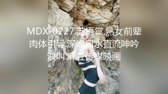 骚货巨乳少妇大厅看春晚自慰插穴 淫水潮喷 旁边还有儿子和母后