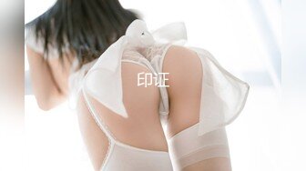 推特网红『亲嫂子』穿肉丝无内红色高跟鞋舔J8后入