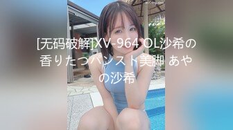 【新片速遞】土豪约了一个学生妹和老婆一起玩❤️衣服一件一件慢慢的脱，柔情似水，如胶似漆缠绵❤️高端圈子富婆花样实在是太会玩啦！