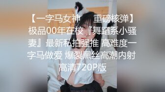 漂亮清秀妹子一身黑衣看着迷人白白嫩嫩打开双腿就压上去啪啪撞击射爽然后男的就玩手机不搭理人妹子生气了