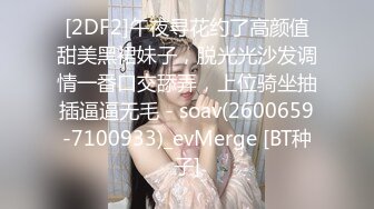 【OnlyFans】逃亡JJ爱KK，狂干群P，大型淫乱场面，两人真实夫妻，女的身材超级棒，群p的场面太过震撼 93