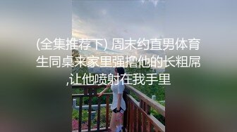 两个芭蕾舞演员在舞房练舞做爱,门外还有人观看