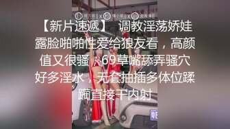  牛仔裤性感小姐姐情趣内裤，半脱下裤子操逼，抓起JB吸吮，扶着炮架怼小穴