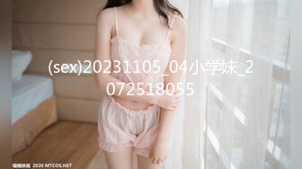 卫生间暗藏摄像头 意外拍到表妹用塑料扇给小嫩B挠痒痒