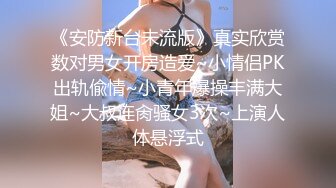  粉色头发卡哇伊眼镜萌妹子啪啪，特写深喉口交上骑乘晃动大奶，无毛逼逼掰穴特写