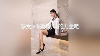 六月新流出❤️大学城附近女厕 全景后拍带宠物狗上厕所的少妇狗狗听话在门口等待