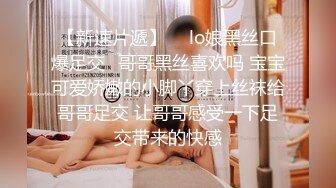  大二学舞蹈气质贫乳小妹扭动屁股脱下牛仔短裤，情趣开档内裤交插嘴