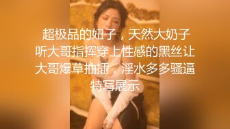 颜值美妖CD小薰 性感打扮出门，被丝袜磨蹭得硬邦邦，走到一条静悄悄地街道，裙子撩上尿尿喷射精液 wa!