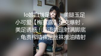   EDE罩杯妹妹与两支大鸡鸡哥哥玩3P