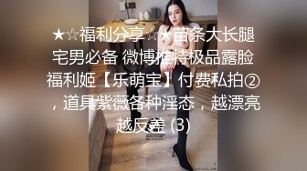 【战狼无套】短发离异人妻家中被情人偷拍，玩着手机裸体躺平你随便玩，一会儿性欲大起干得激情