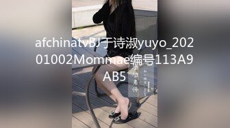 办公楼冒死尾随黑衣白裤美女 清晰可见的肥美穴肉真心受不了