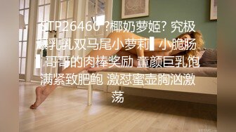  健身小骚货勾搭老外！掏出大屌狂插嘴！躺在桌子上爆操，抱起来打桩机，高潮喷水，翘臀骑乘位