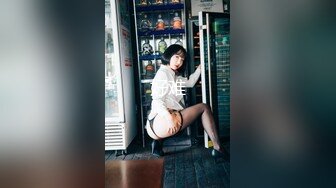 Chaturbate平台阿黑颜猫猫女仆「Lucille Evans」肛塞、跳蛋、按摩棒齐上阵淫水流不停 嘴里上还要喊个大肉棒